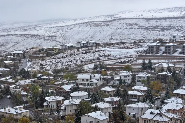 Kayseri'de Kar Sürprizi: Beyaz Örtü Geri Döndü