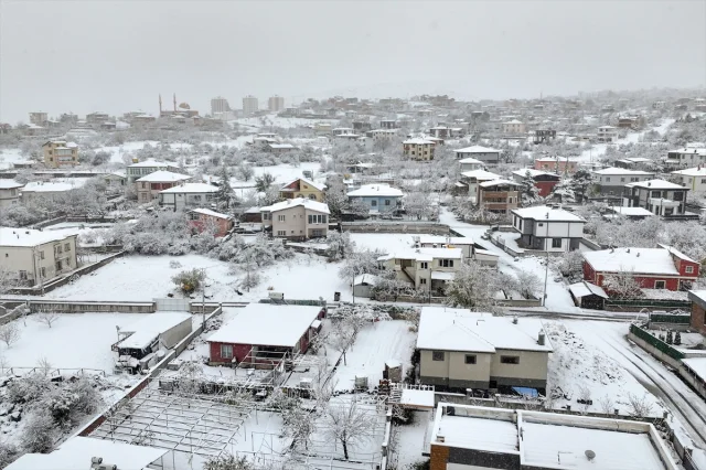 Kayseri'de Kar Sürprizi: Beyaz Örtü Geri Döndü