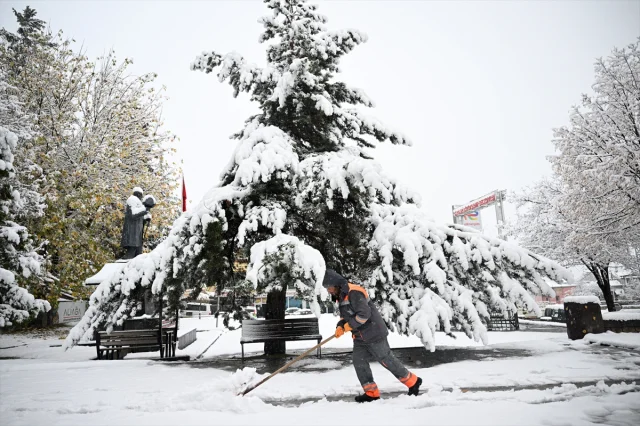 Kayseri'de Kar Sürprizi: Beyaz Örtü Geri Döndü