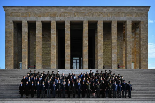 KKTC Büyükelçisi Korukoğlu'ndan Duygusal Anıtkabir Ziyareti