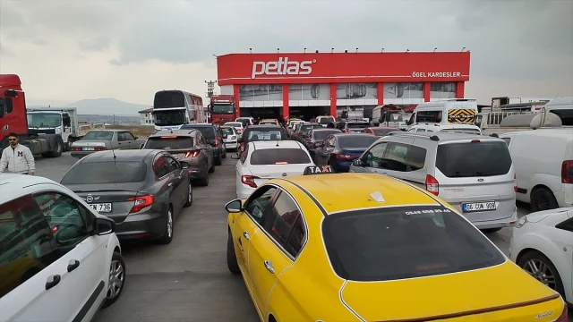 Kars'ta kış lastiği telaşı başladı ticari araçlar sıraya girdi