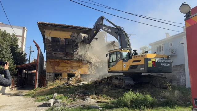 Burdur'da Yıkılan Metruk Binanın Arkasında Yatan Hikaye