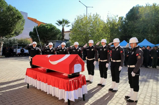 Manisa'da Kahraman Polis Son Yolculuğuna Duygusal Törenle Uğurlandı