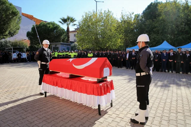 Manisa'da Kahraman Polis Son Yolculuğuna Duygusal Törenle Uğurlandı