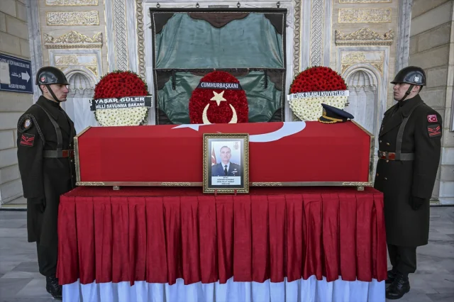 Pilot Yarbay Gökhan Korkmaz İstanbul'da Gözyaşlarıyla Uğurlandı