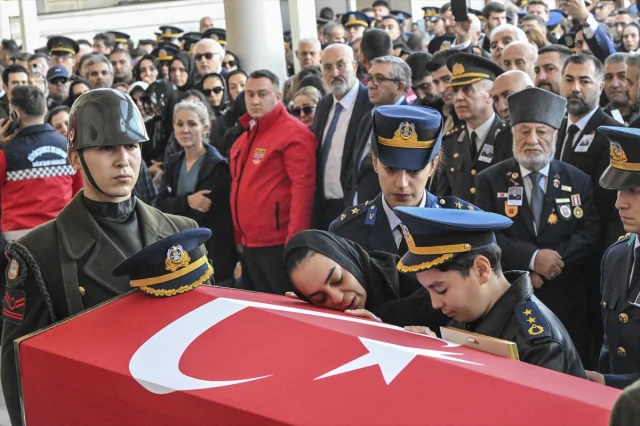 Pilot Yarbay Gökhan Korkmaz İstanbul'da Gözyaşlarıyla Uğurlandı