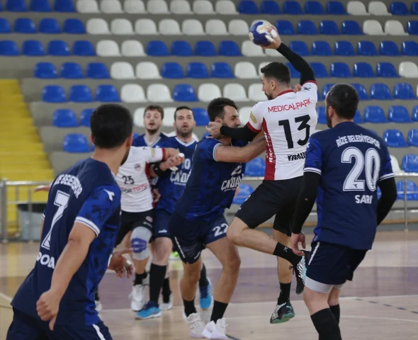 İstanbul Gençlik Hentbolde Rize Deplasmanında Fark Attı