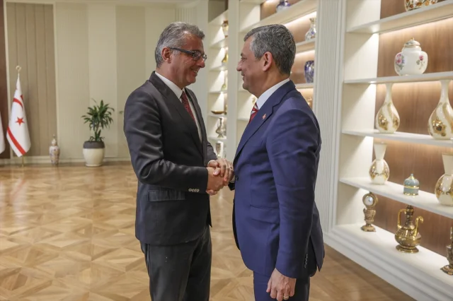 Erhürman'dan CHP Lideri Özel'e KKTC'de Özel Karşılama