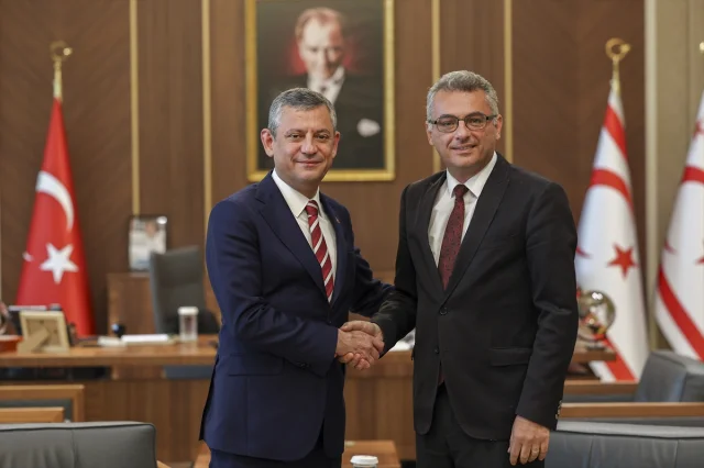 Erhürman'dan CHP Lideri Özel'e KKTC'de Özel Karşılama