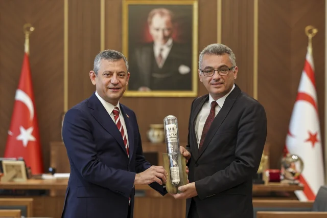 Erhürman'dan CHP Lideri Özel'e KKTC'de Özel Karşılama