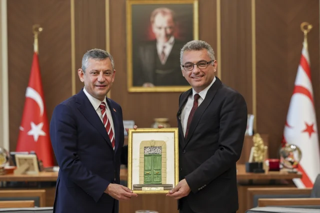 Erhürman'dan CHP Lideri Özel'e KKTC'de Özel Karşılama