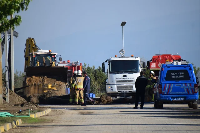 Manisa'da Sera Yangını Paniği: Çiçekler ve Ağaçlar Zarar Gördü