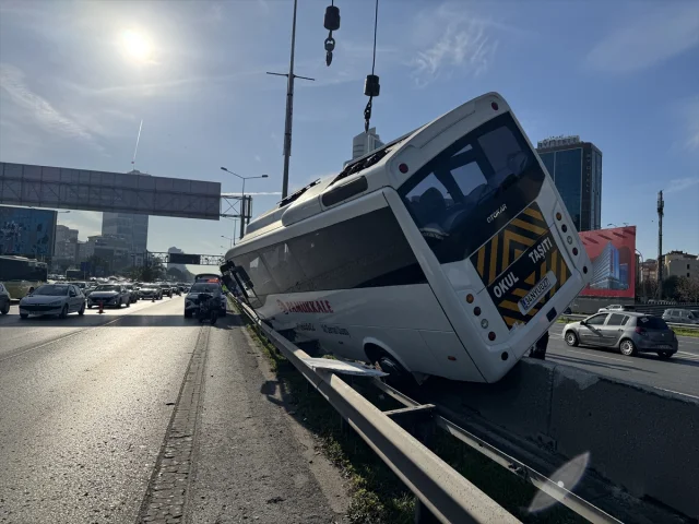 Kadıköy'deki kaza trafikte kaosa yol açtı