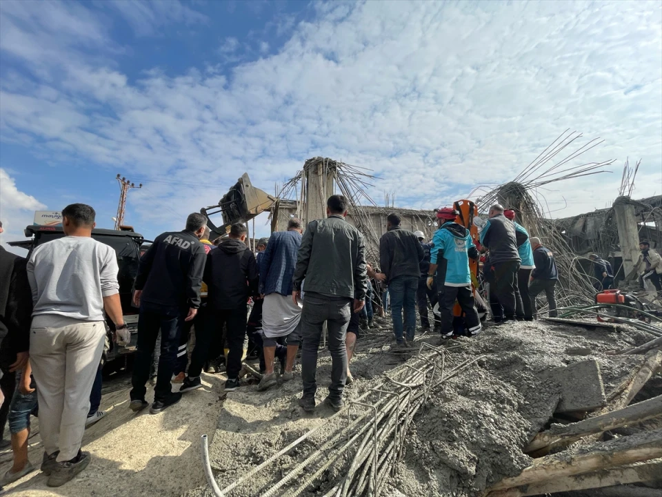 Şanlıurfa'da İnşaattaki Korkunç Çökme Sonrası Yaralılar Kurtarıldı