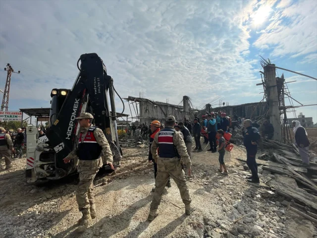 Şanlıurfa'da İnşaattaki Korkunç Çökme Sonrası Yaralılar Kurtarıldı