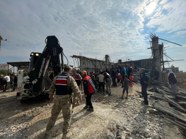 Şanlıurfa'da İnşaattaki Korkunç Çökme Sonrası Yaralılar Kurtarıldı