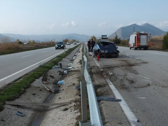 Tokat'ta Korkutan Kaza: Otomobil ile Tır Çarpıştı