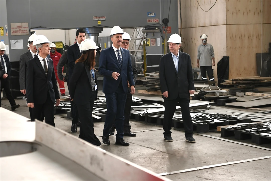 Savunma Sanayii Başkanı Tuzla'da Gelişmeleri Yerinde İnceledi