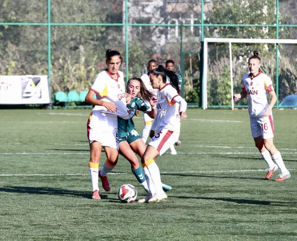 Galatasaray Gain Kadın Futbol Süper Ligi'nde Zirveyi Zorluyor