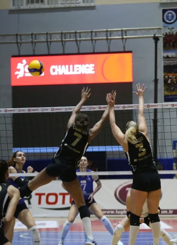 VakıfBank'ın Sultanlar Ligi'ndeki Zaferi Heyecan Yarattı