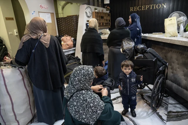 Doğu Kudüs'te Tedavileri Tamamlanan Filistinli Hastalar Gazze'ye Döndü