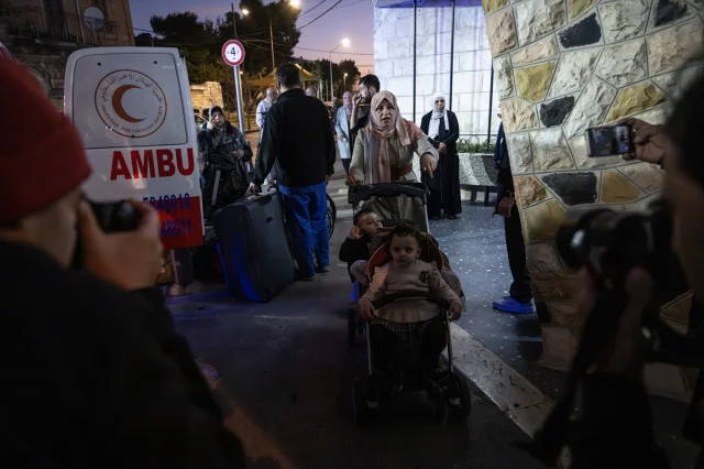 Doğu Kudüs'te Tedavileri Tamamlanan Filistinli Hastalar Gazze'ye Döndü