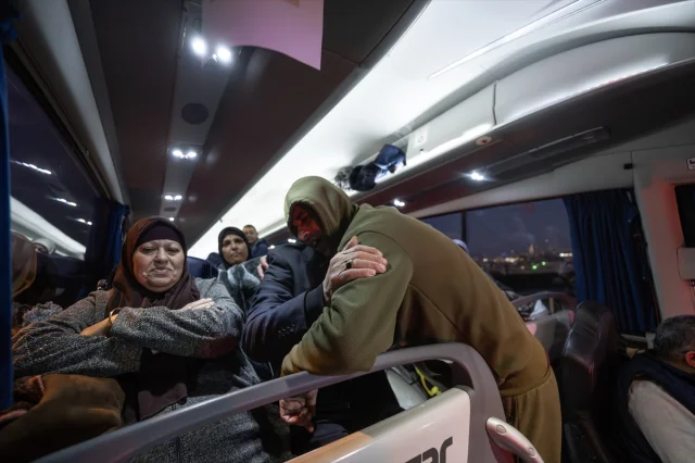 Doğu Kudüs'te Tedavileri Tamamlanan Filistinli Hastalar Gazze'ye Döndü