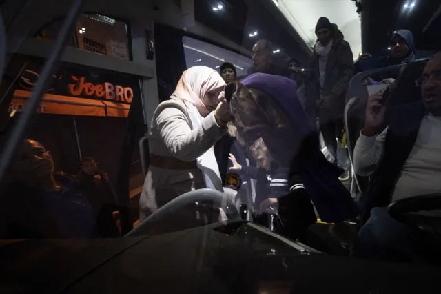 Doğu Kudüs'te Tedavileri Tamamlanan Filistinli Hastalar Gazze'ye Döndü