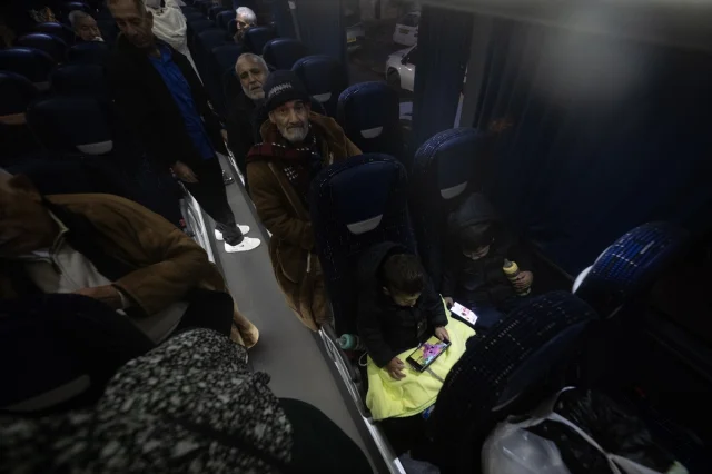 Doğu Kudüs'te Tedavileri Tamamlanan Filistinli Hastalar Gazze'ye Döndü