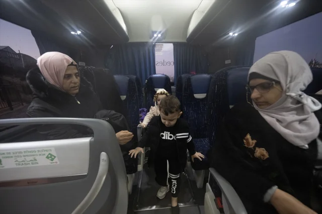 Doğu Kudüs'te Tedavileri Tamamlanan Filistinli Hastalar Gazze'ye Döndü
