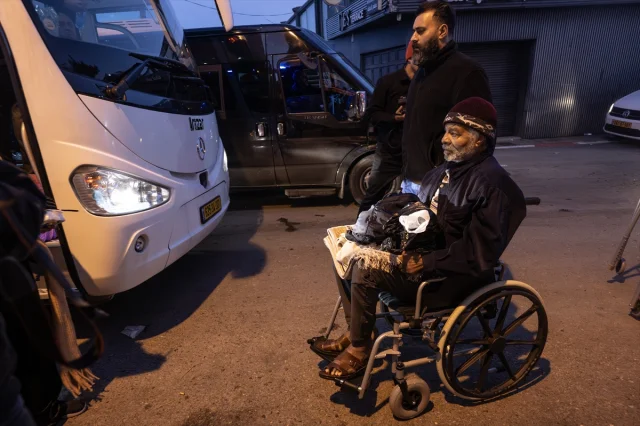 Doğu Kudüs'te Tedavileri Tamamlanan Filistinli Hastalar Gazze'ye Döndü