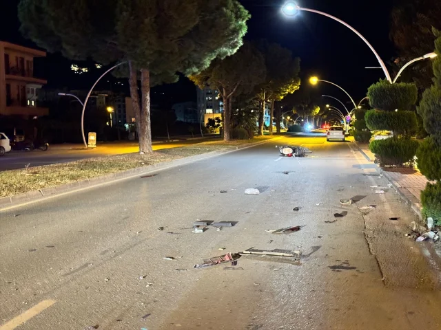 Antalya'da Korkunç Kaza Motosiklet Sürücüsünü Hayattan Kopardı