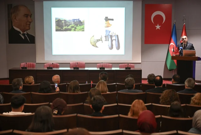 Azerbaycan'ın Zorlu Mücadelesi: 'Taşları Toplama Zamanı' Kitabı Ankara'da Tanıtıldı