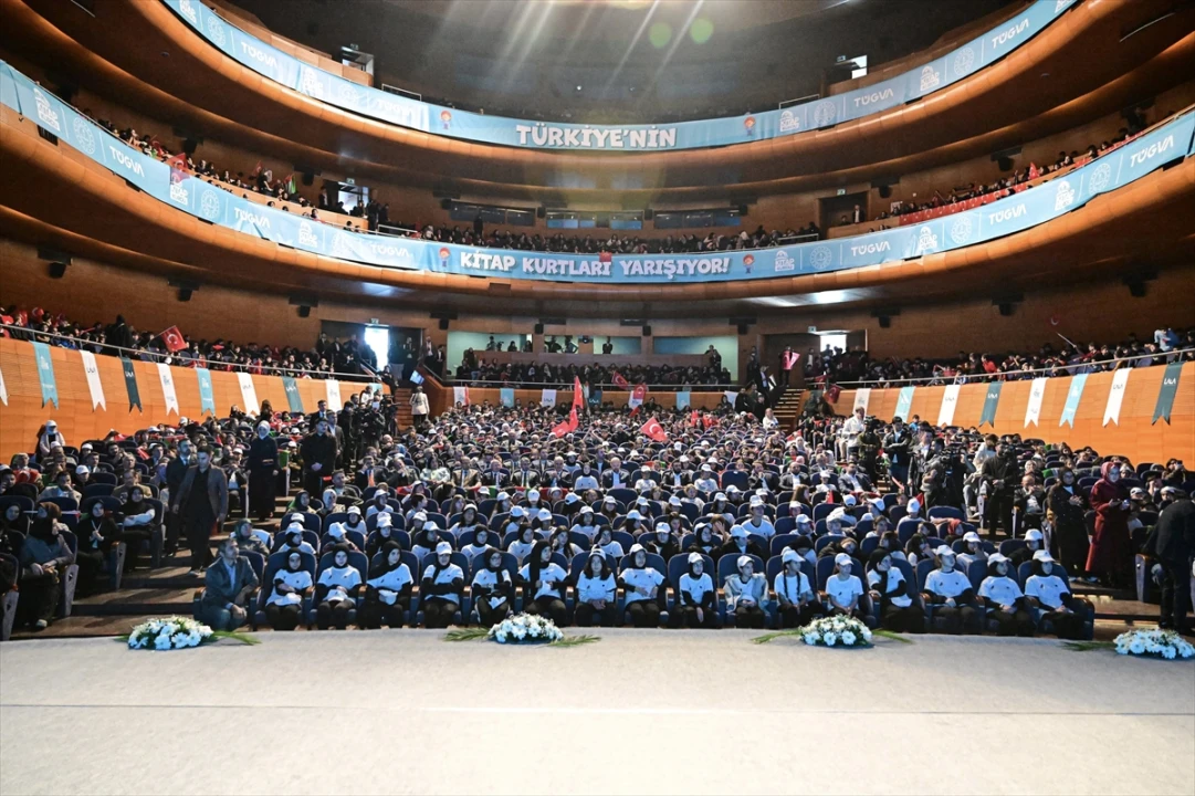 Bursa'da Ortaokul Öğrencileri Kitaplarla Buluşuyor