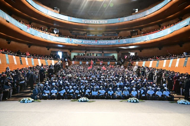 Bursa'da Ortaokul Öğrencileri Kitaplarla Buluşuyor