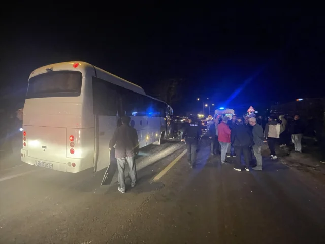 Bolu'da Fabrika İşçilerini Taşıyan Servisler Zincirleme Kaza Yaptı