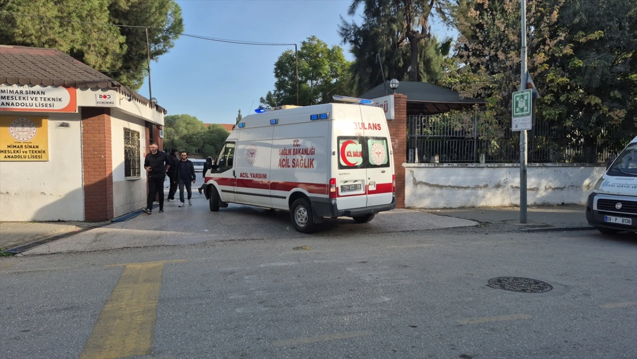 Aydın'da Lisede Bıçaklı Kavga Şoku