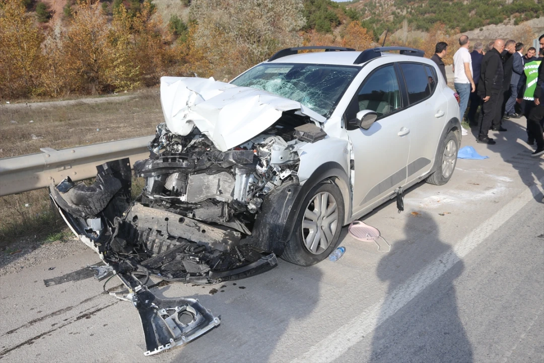 Amasya'da Feci Trafik Kazası: Üç Kişi Yaralandı
