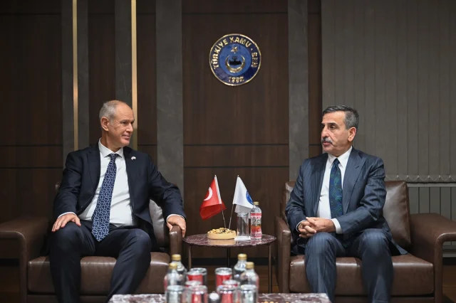 Kamu-Sen Lideri Kahveci ve KKTC'li Bakan Hasipoğlu Türk-Yuna...