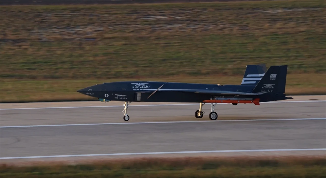 Bayraktar KIZILELMA Sahneye Çıkıyor: Yerli Teknolojiler Gövde Gösterisi Yapıyor