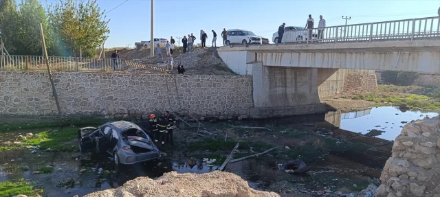 Mardin'de Şaşırtıcı Kaza: Araç Dere Yatağına Düştü, Üç Kişi Hastaneye Kaldırıldı