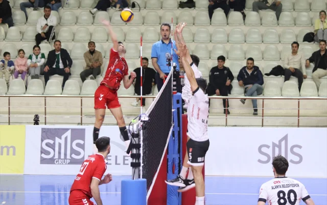 Efeler Ligi'nde Gergin Maçta Üç Sette Zafer