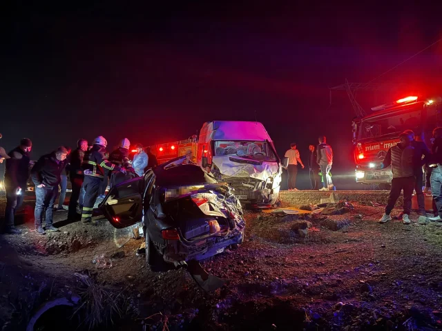 Diyarbakır'da zincirleme kaza: Trajik detaylar ve kurtarma operasyonu
