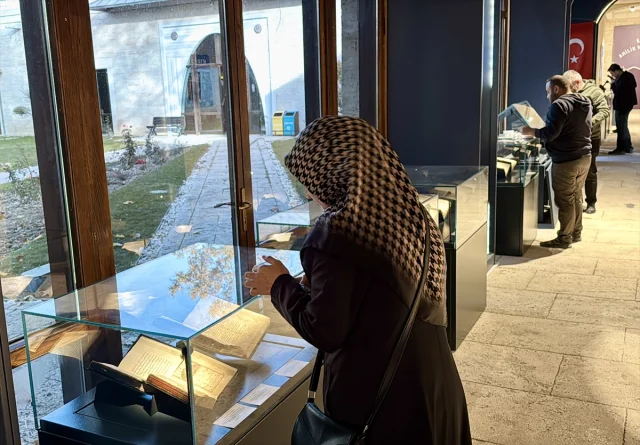 Kırşehir'de Türkçe'nin Kalbi Yeniden Atıyor: Aşık Paşa Yazma Eserleri Sergilendi