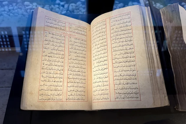 Kırşehir'de Türkçe'nin Kalbi Yeniden Atıyor: Aşık Paşa Yazma Eserleri Sergilendi
