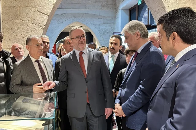 Kırşehir'de Türkçe'nin Kalbi Yeniden Atıyor: Aşık Paşa Yazma Eserleri Sergilendi