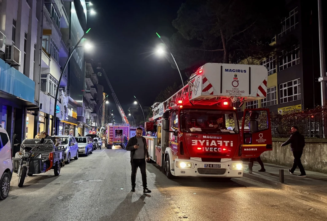Ordu'da Çatı Yangını Paniği: 5 Kişi Hastaneye Kaldırıldı