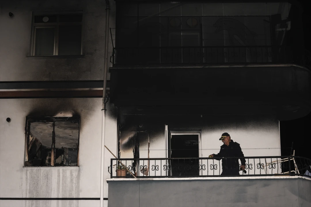 Başkentte Korkutan Patlama: Apartman Dairesi Alev Aldı