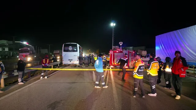 Amasya'daki kaza sonrası cezaevi nakil aracı tehlike atlattı