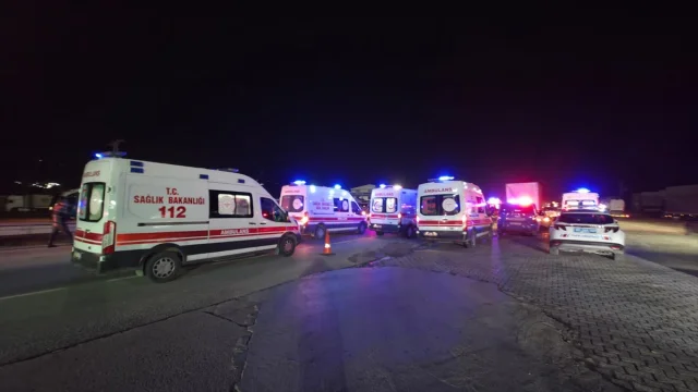 Amasya'daki kaza sonrası cezaevi nakil aracı tehlike atlattı